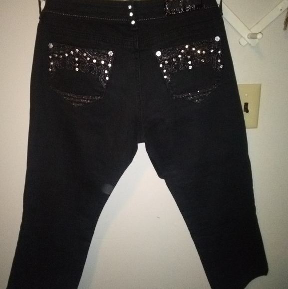 Capri pants - Picture 2 of 3